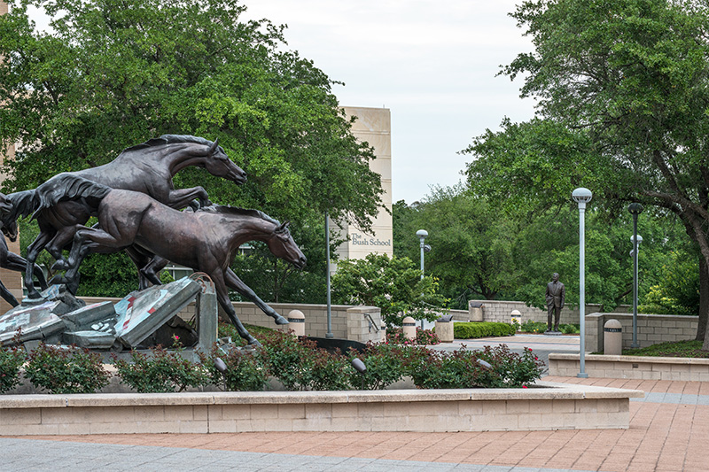 statue of horses side view